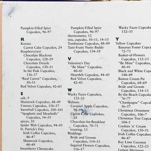 Cupcake Cookbook - Baker's Field Guide - Over 60 Cupcake Recipes for Every Occas - Picture 14 of 14